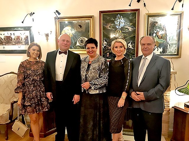 Патриот и дипломат: Г.С. Логвинов провел выставку А.А. Голобокова «Живопись в камне»